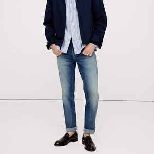 Banana Republic Slim Traveler Jean 2.0 size 34/30 Medium Vintage Wash